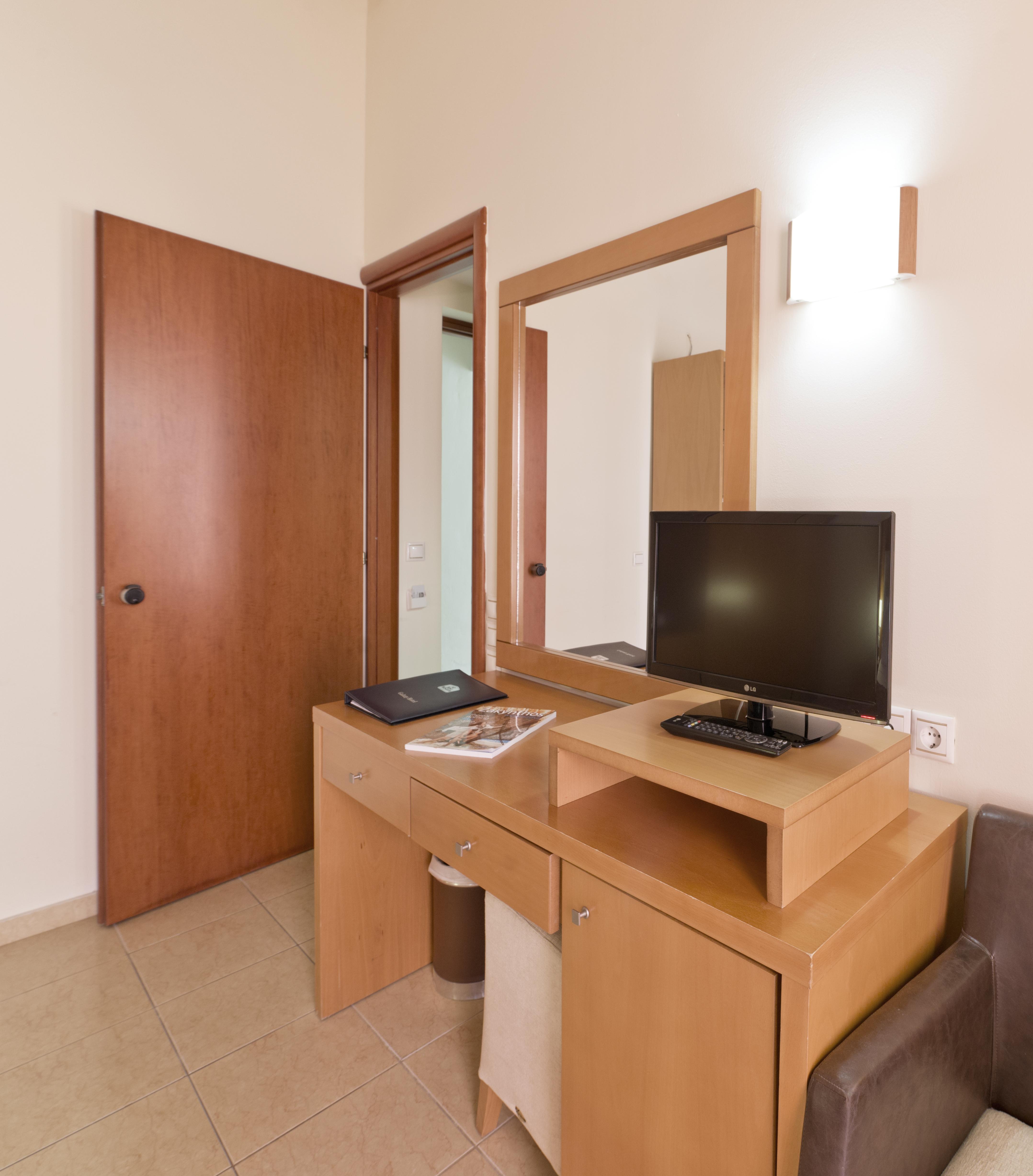 Galaxy Beach Resort BW Premier Collection Лаганас Екстериор снимка