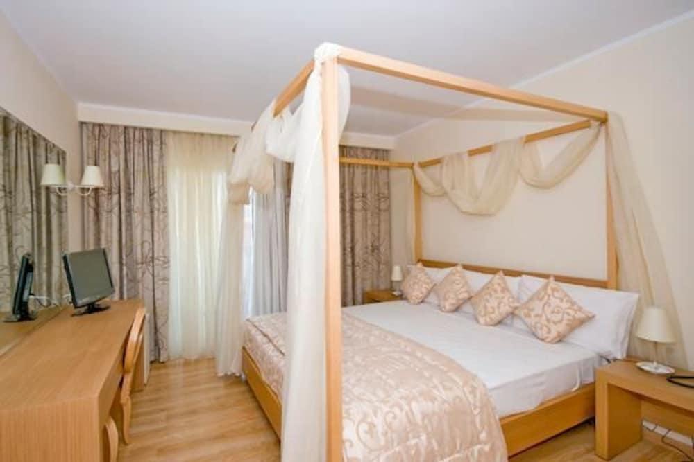 Galaxy Beach Resort BW Premier Collection Лаганас Стая снимка